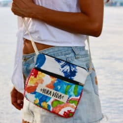 Strandtasche und Schultertasche Unikate, handgemacht, bunte Farben mit einem Pura Vida Aufdruck