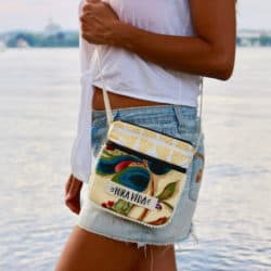 Strandtasche und Schultertasche Unikate, handgemacht, gelb, blau mit einem Pura Vida Aufdruck